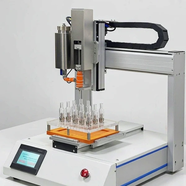 FM-07 automatic cartridge filling machine positioning empty 510 cartridges under the filling nozzle